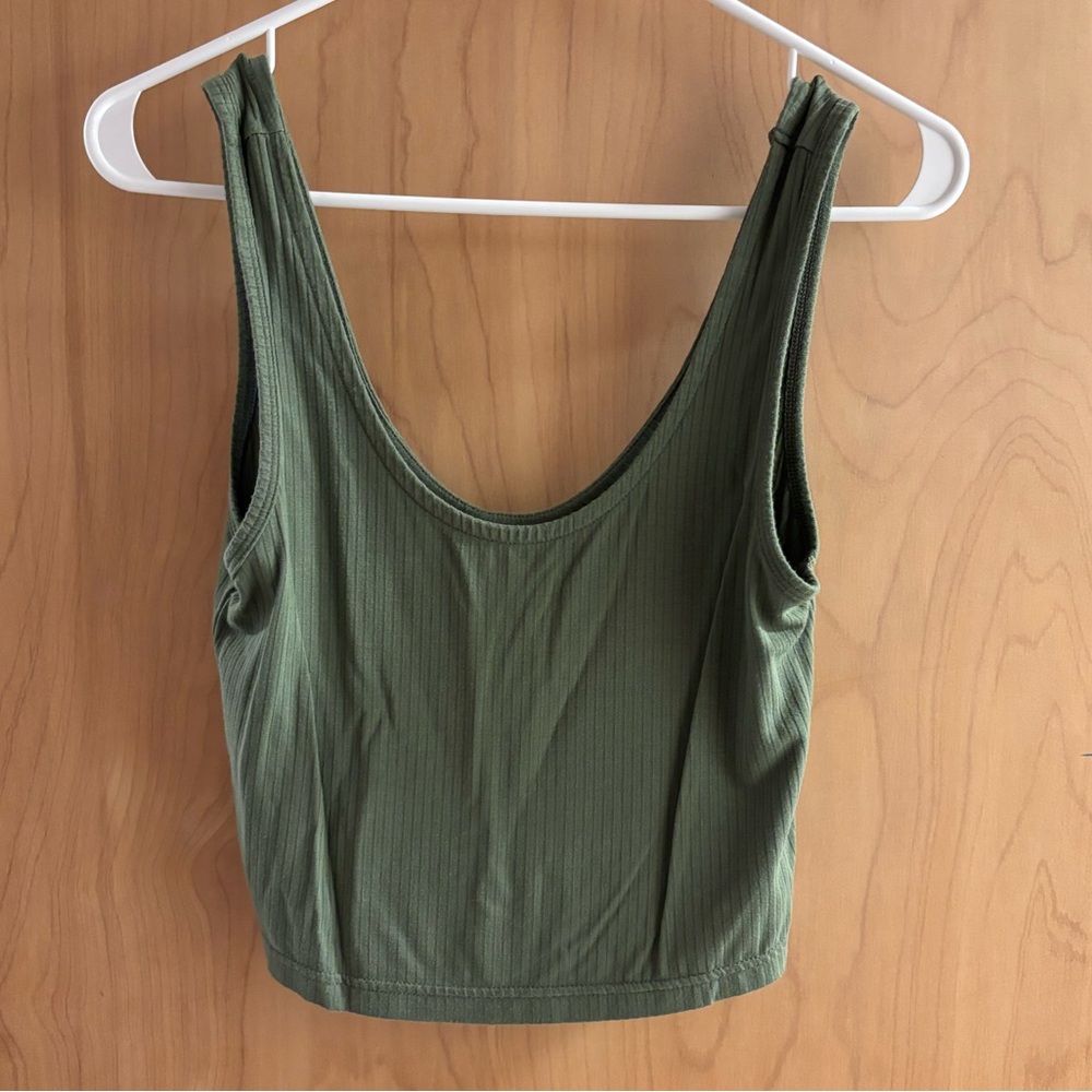 Green ribbed crop tank